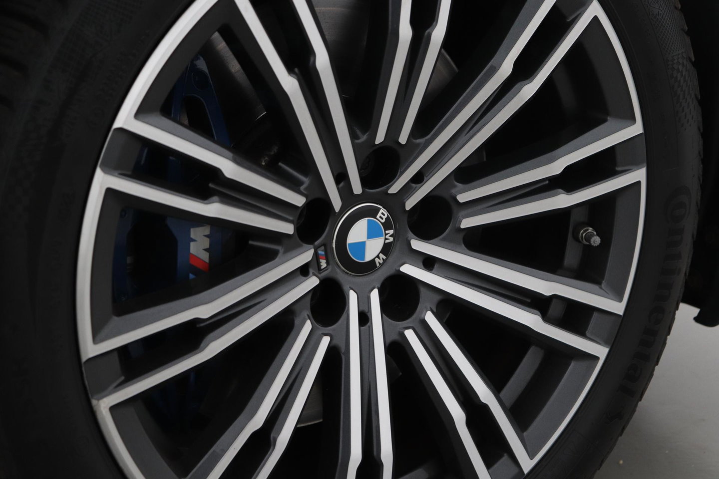 BMW 3 Serie Touring 330i High Executive | M-Sport | Panoramadak | Stoelverwarming | PDC V+A | 18 Inch
