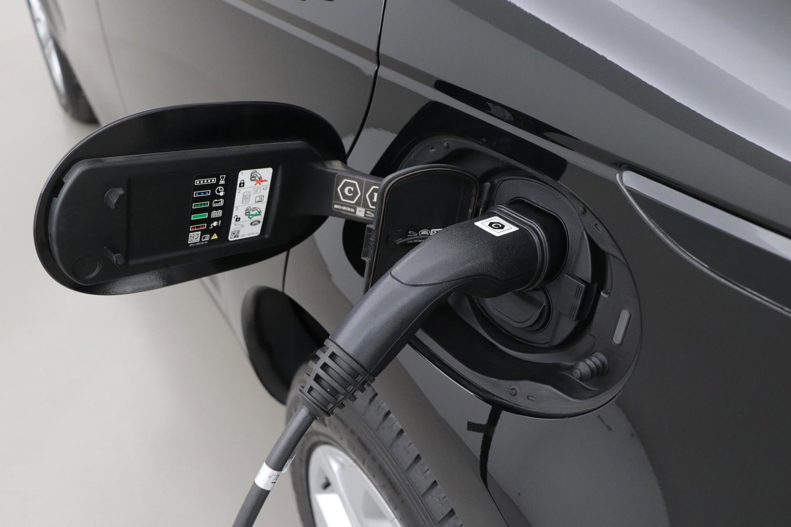 Land Rover Range Rover Evoque P300e AWD S | 360° Camera | Vol-Leder | Stoelverwarming | Getint Glas
