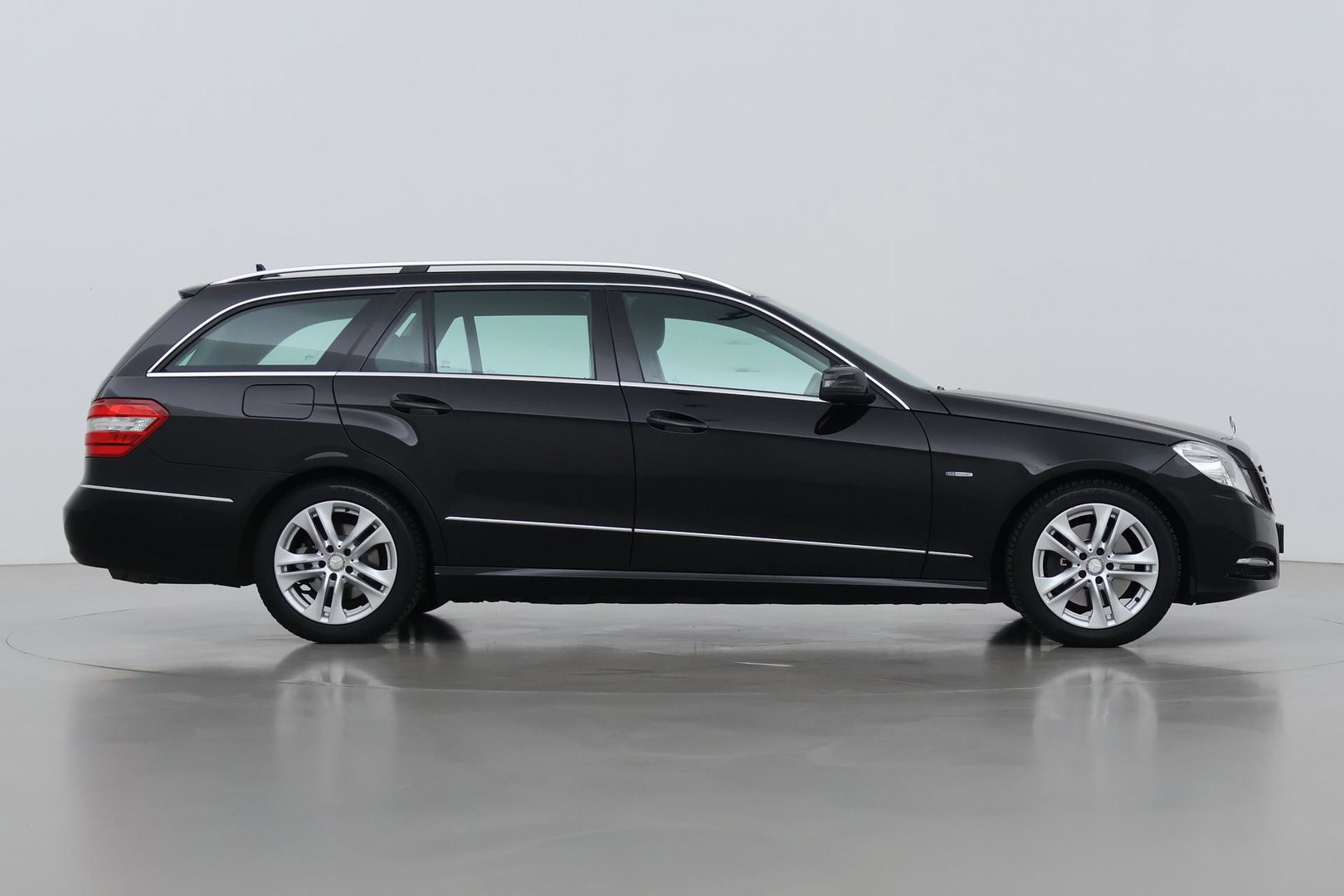 Mercedes-Benz E-Klasse Estate 250 CGI Business Class Avantgarde | Automaat | Bi-Xenon | Parkeersensoren | Leder | Stoelverwarming | Keyless