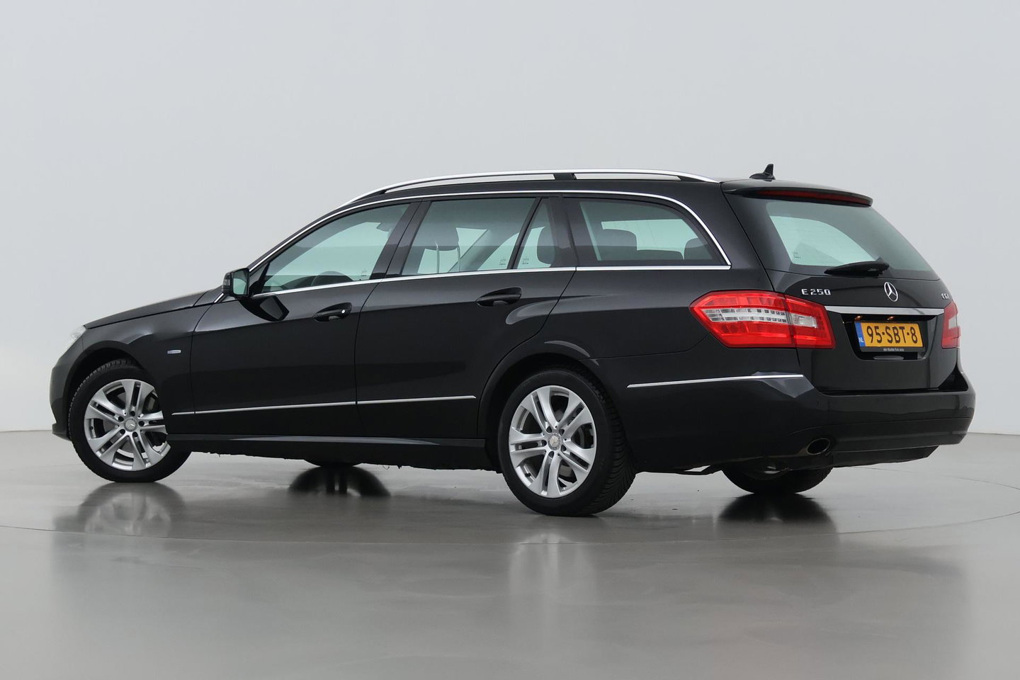 Mercedes-Benz E-Klasse Estate 250 CGI Business Class Avantgarde | Automaat | Bi-Xenon | Parkeersensoren | Leder | Stoelverwarming | Keyless
