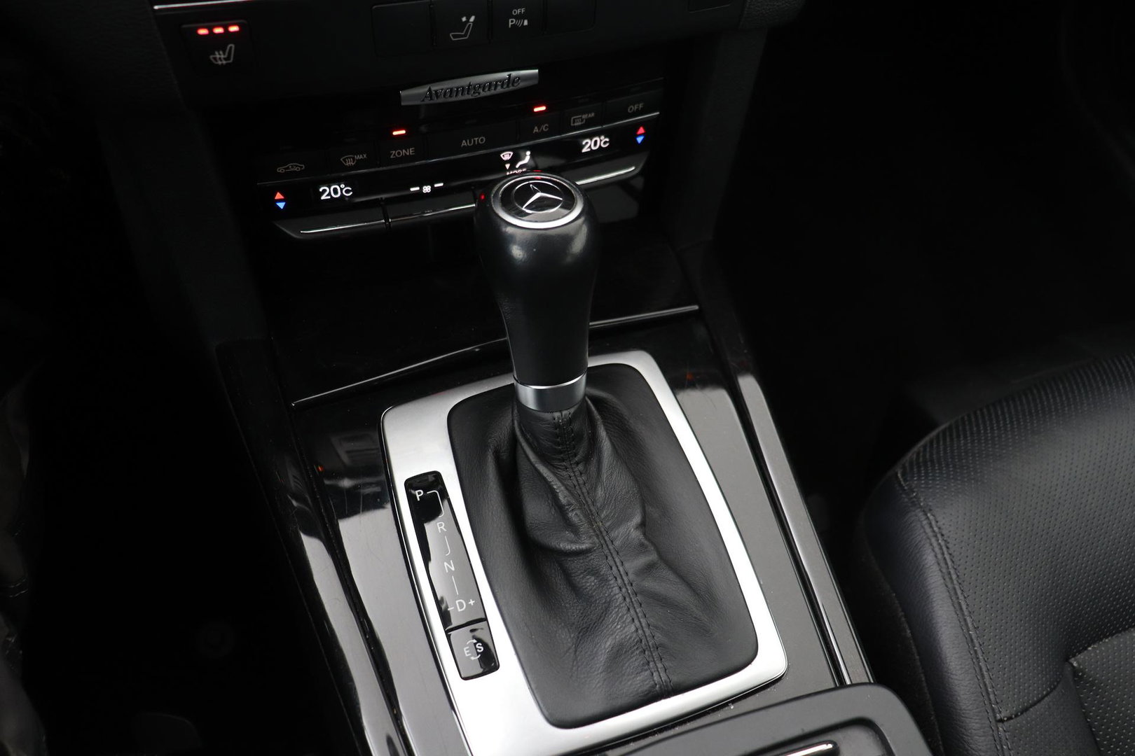 Mercedes-Benz E-Klasse Estate 250 CGI Business Class Avantgarde | Automaat | Bi-Xenon | Parkeersensoren | Leder | Stoelverwarming | Keyless