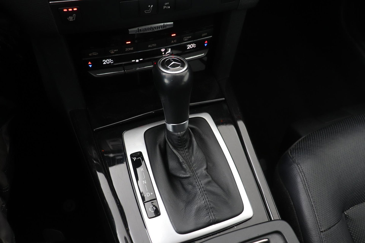 Mercedes-Benz E-Klasse Estate 250 CGI Business Class Avantgarde | Automaat | Bi-Xenon | Parkeersensoren | Leder | Stoelverwarming | Keyless