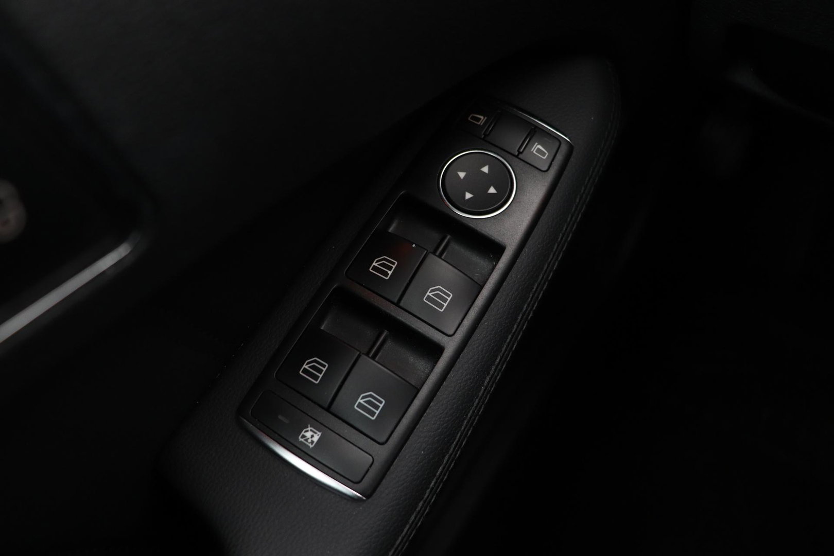 Mercedes-Benz E-Klasse Estate 250 CGI Business Class Avantgarde | Automaat | Bi-Xenon | Parkeersensoren | Leder | Stoelverwarming | Keyless