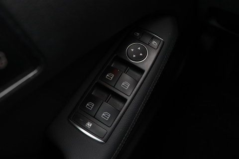Mercedes-Benz E-Klasse Estate 250 CGI Business Class Avantgarde | Automaat | Bi-Xenon | Parkeersensoren | Leder | Stoelverwarming | Keyless