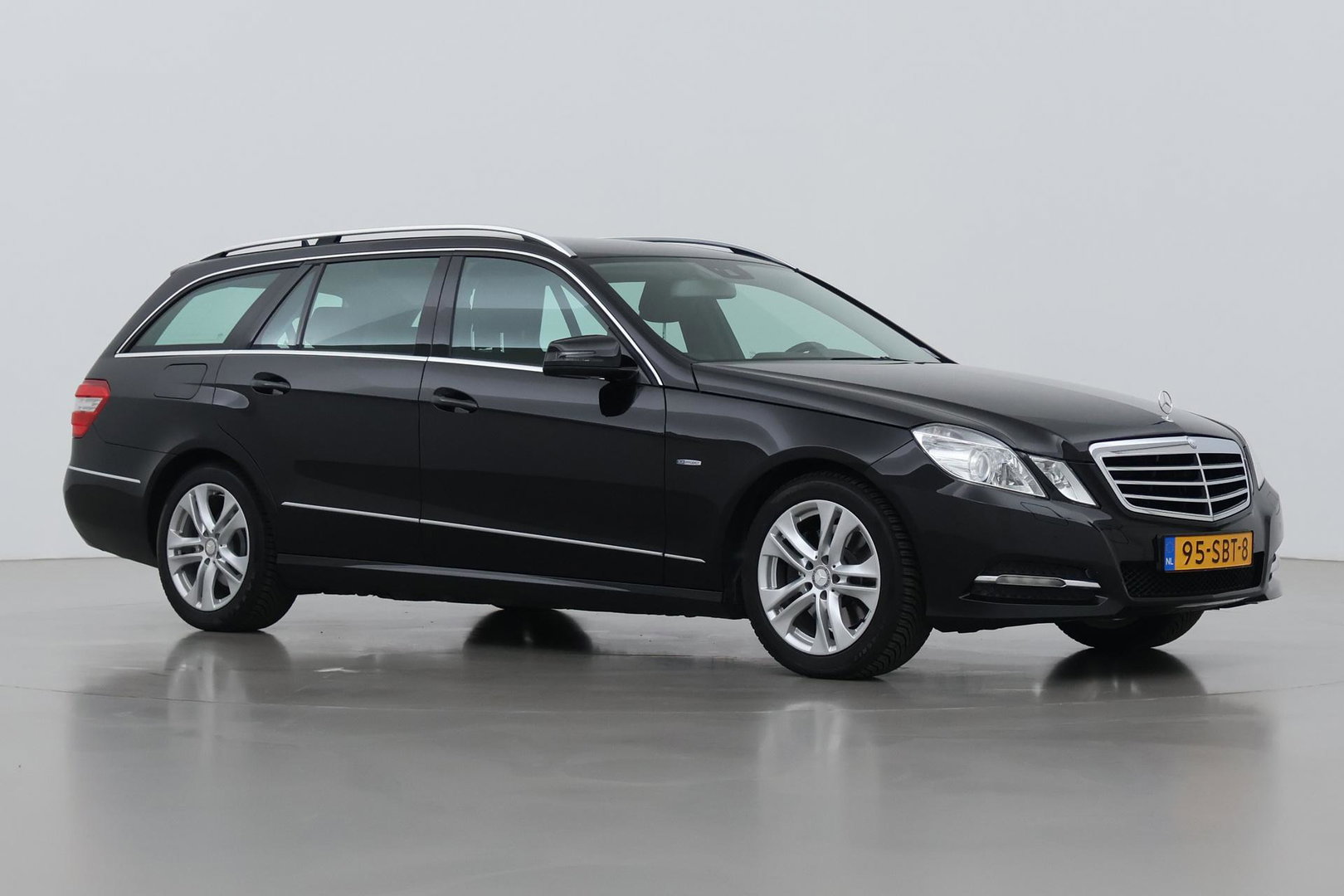 Mercedes-Benz E-Klasse Estate 250 CGI Business Class Avantgarde | Automaat | Bi-Xenon | Parkeersensoren | Leder | Stoelverwarming | Keyless