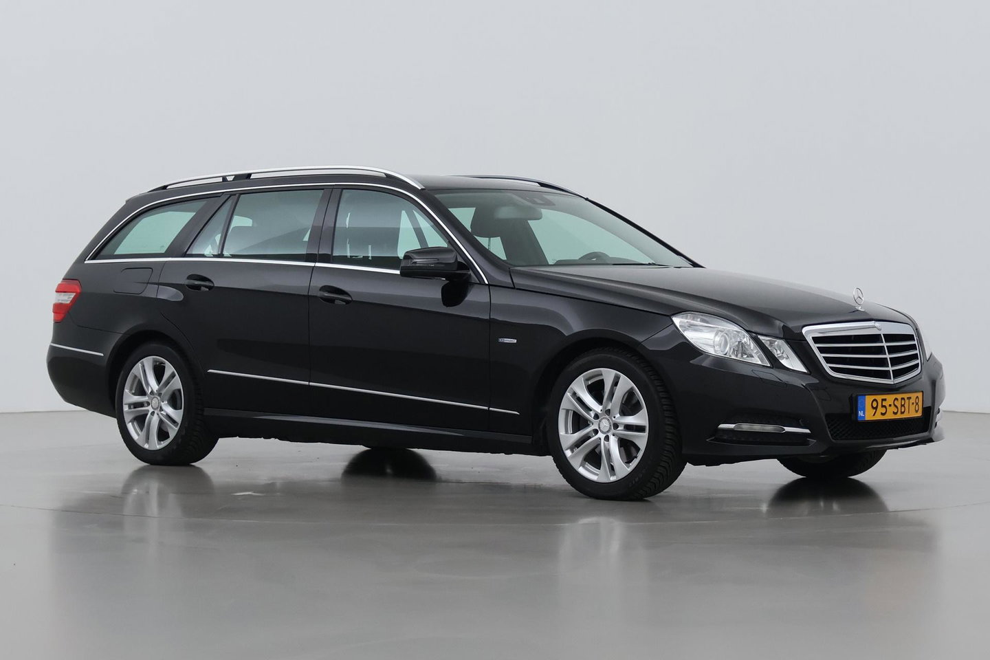 Mercedes-Benz E-Klasse Estate 250 CGI Business Class Avantgarde | Automaat | Bi-Xenon | Parkeersensoren | Leder | Stoelverwarming | Keyless