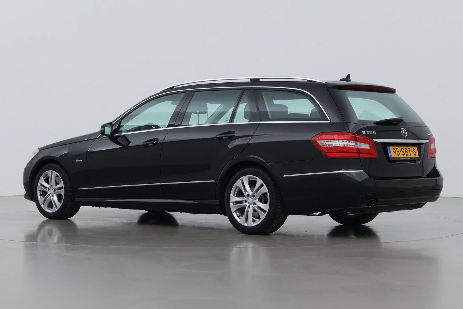 Mercedes-Benz E-Klasse Estate 250 CGI Business Class Avantgarde | Automaat | Bi-Xenon | Parkeersensoren | Leder | Stoelverwarming | Keyless