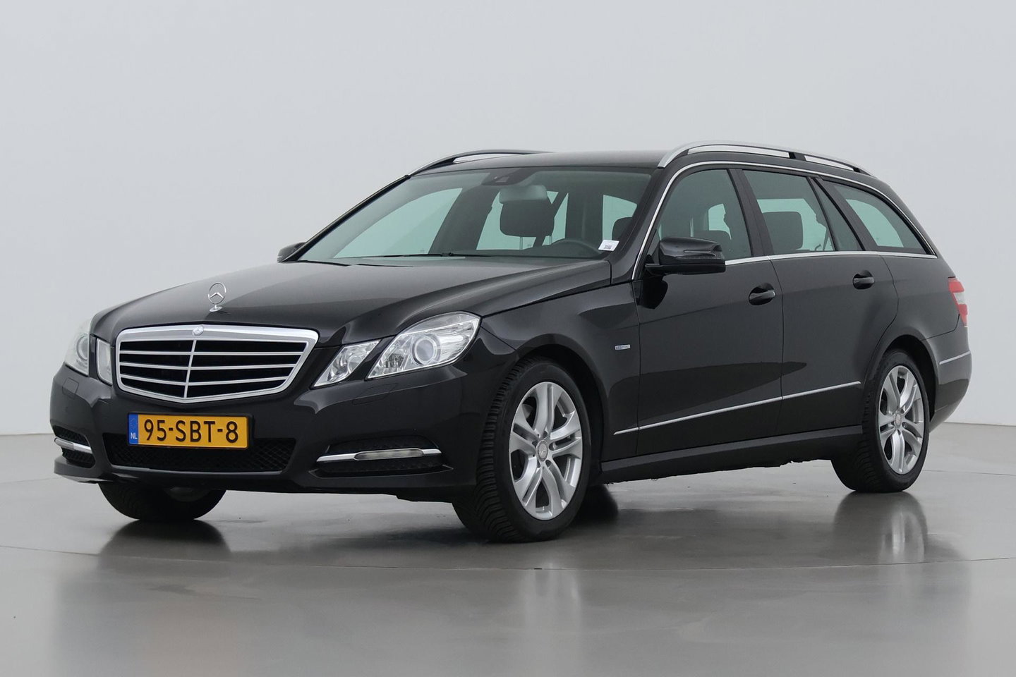 Mercedes-Benz E-Klasse Estate 250 CGI Business Class Avantgarde | Automaat | Bi-Xenon | Parkeersensoren | Leder | Stoelverwarming | Keyless