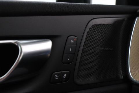 Volvo XC60 T8 Plug-in hybrid Plus Dark | ACC | Harman/Kardon | Panoramadak | Head-Up | Memory | Stoelventilatie