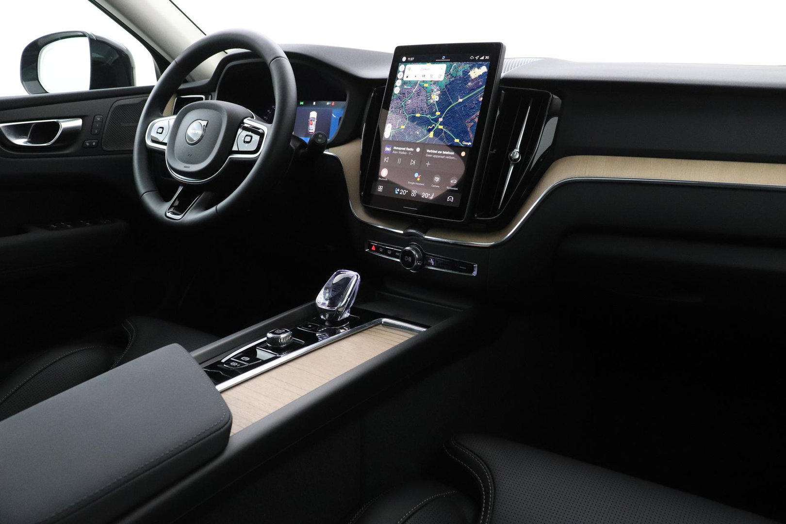 Volvo XC60 T8 Plug-in hybrid Plus Dark | ACC | Harman/Kardon | Panoramadak | Head-Up | Memory | Stoelventilatie