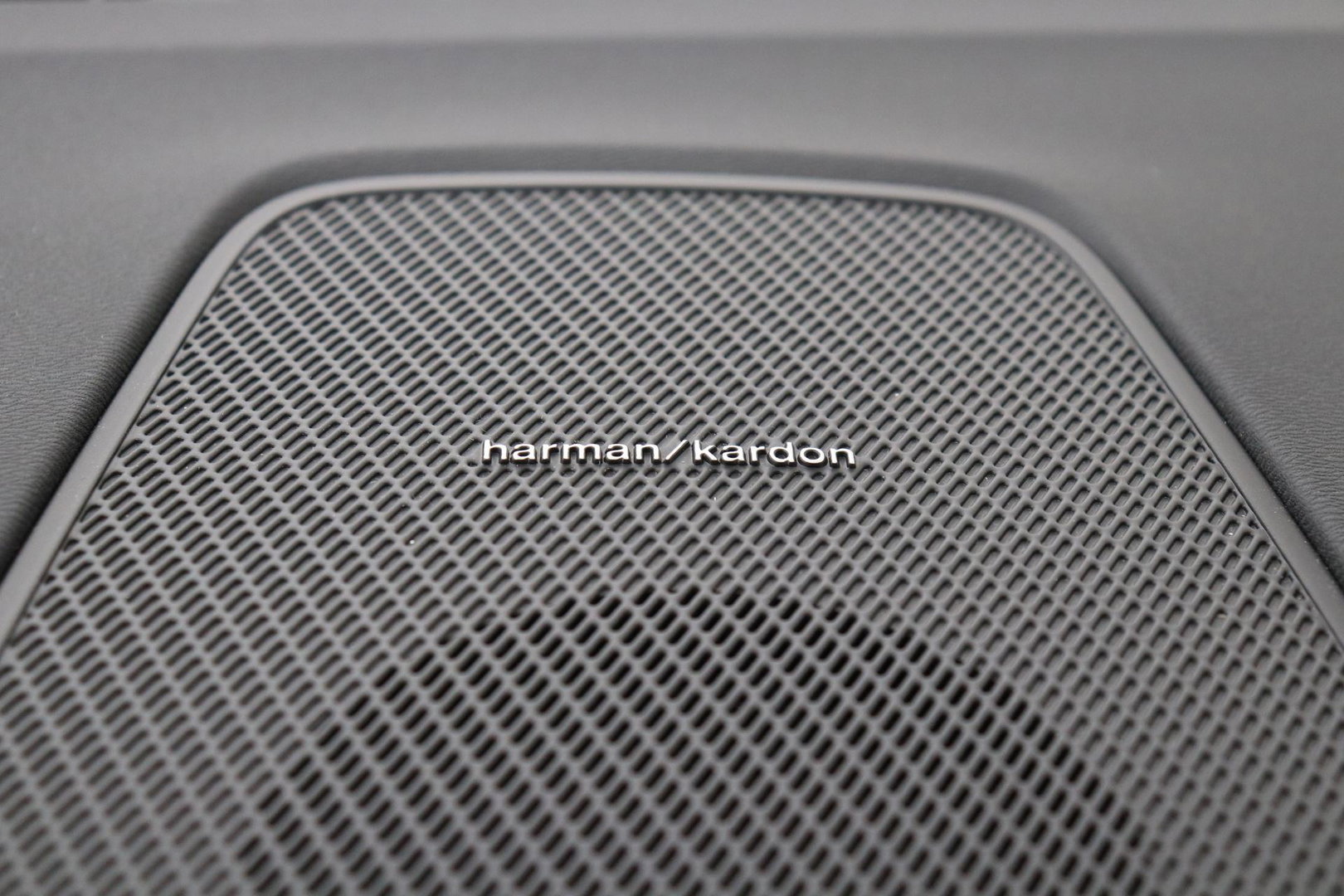 Volvo XC60 T8 Plug-in hybrid Plus Dark | ACC | Harman/Kardon | Panoramadak | Head-Up | Memory | Stoelventilatie