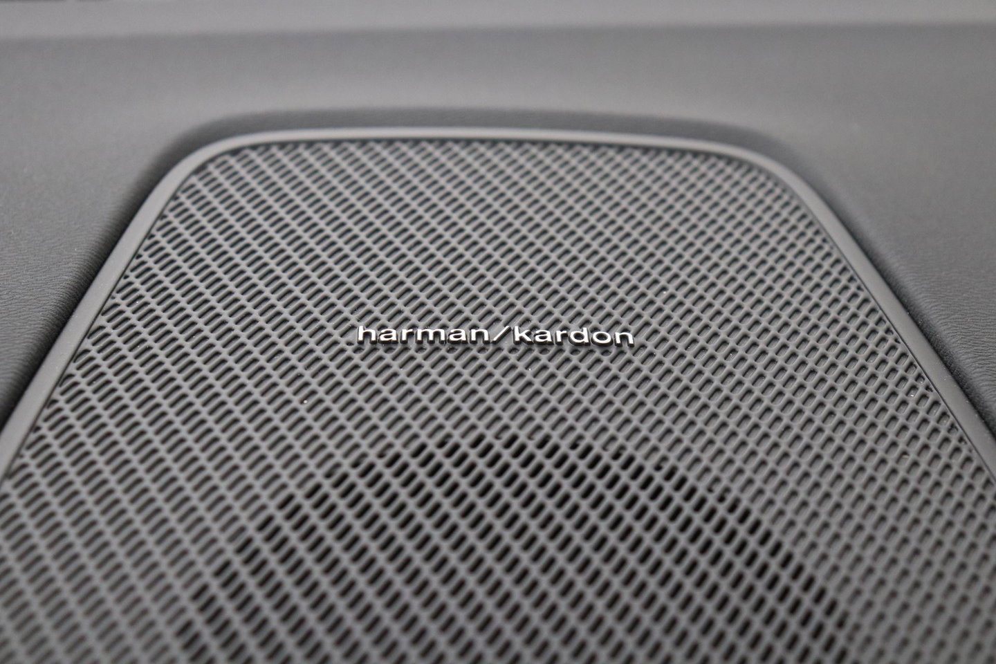 Volvo XC60 T8 Plug-in hybrid Plus Dark | ACC | Harman/Kardon | Panoramadak | Head-Up | Memory | Stoelventilatie