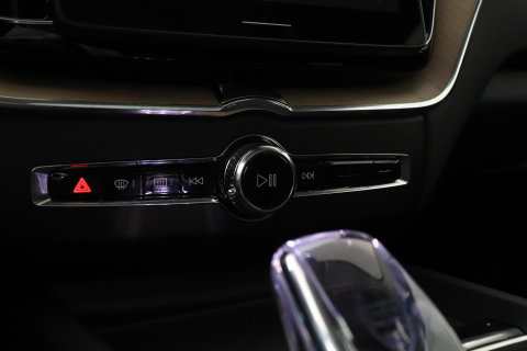 Volvo XC60 T8 Plug-in hybrid Plus Dark | ACC | Harman/Kardon | Panoramadak | Head-Up | Memory | Stoelventilatie