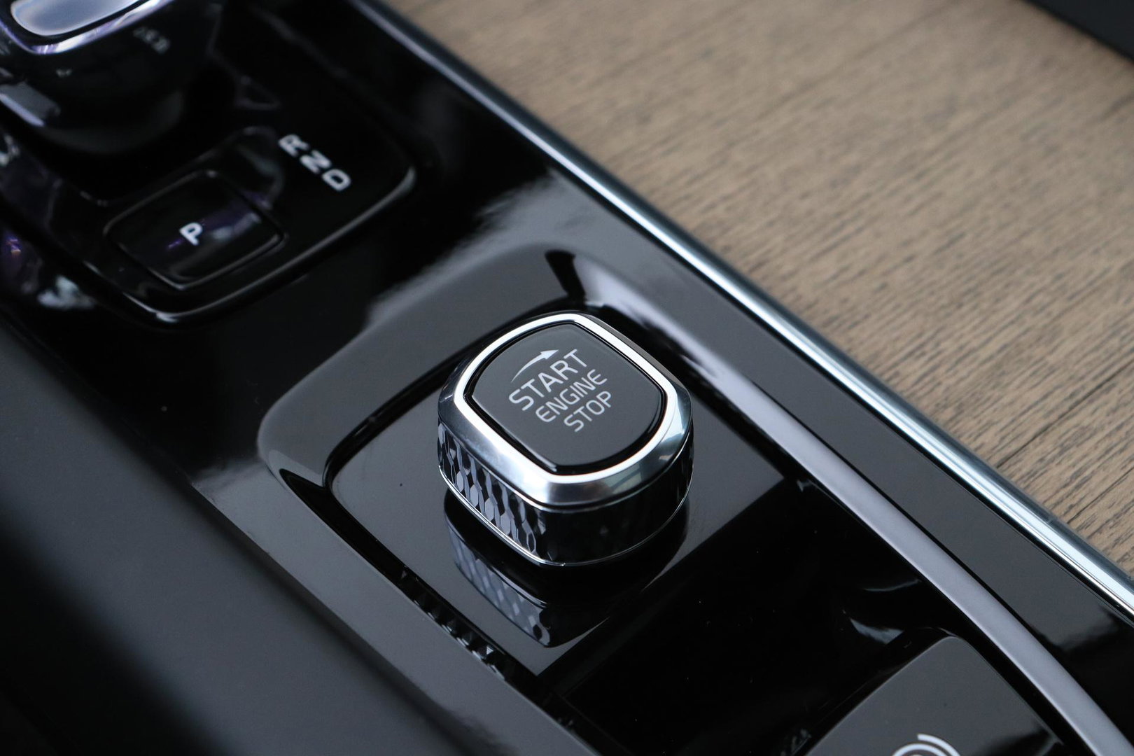 Volvo XC60 T8 Plug-in hybrid Plus Dark | ACC | Harman/Kardon | Panoramadak | Head-Up | Memory | Stoelventilatie