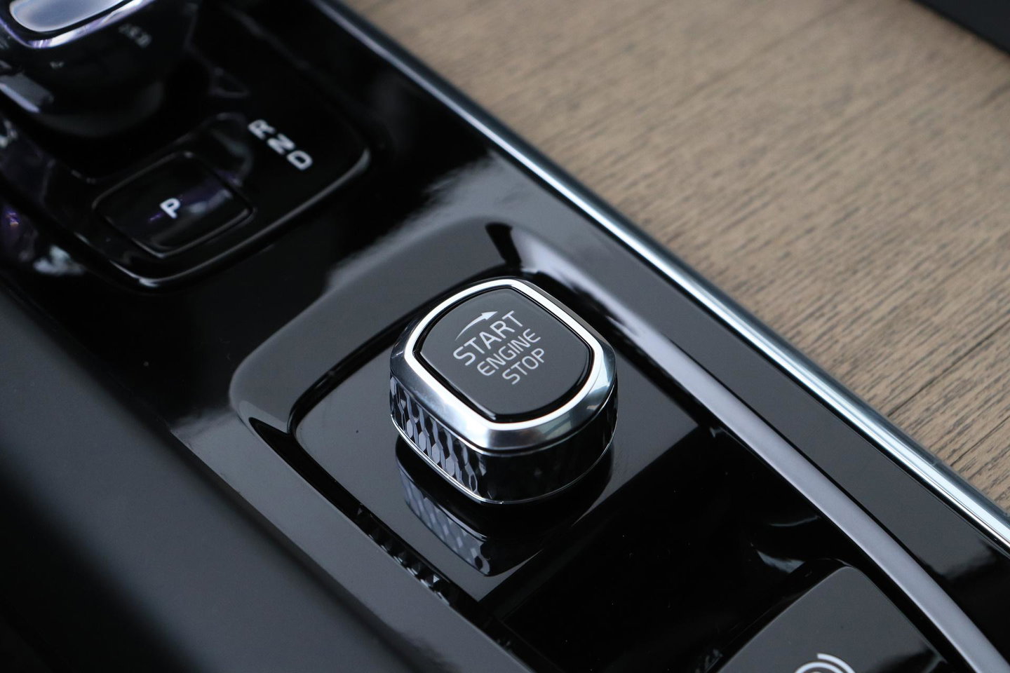 Volvo XC60 T8 Plug-in hybrid Plus Dark | ACC | Harman/Kardon | Panoramadak | Head-Up | Memory | Stoelventilatie