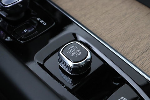 Volvo XC60 T8 Plug-in hybrid Plus Dark | ACC | Harman/Kardon | Panoramadak | Head-Up | Memory | Stoelventilatie