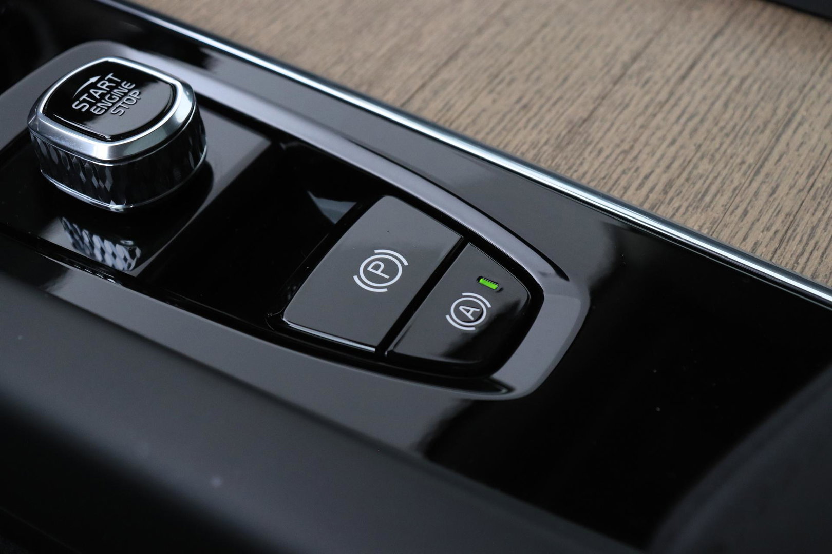 Volvo XC60 T8 Plug-in hybrid Plus Dark | ACC | Harman/Kardon | Panoramadak | Head-Up | Memory | Stoelventilatie