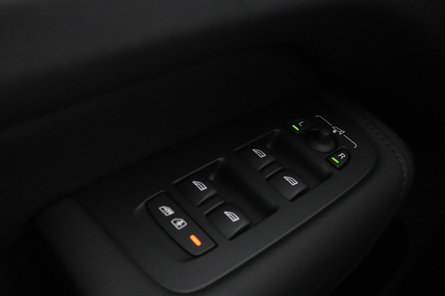 Volvo XC60 T8 Plug-in hybrid Plus Dark | ACC | Harman/Kardon | Panoramadak | Head-Up | Memory | Stoelventilatie