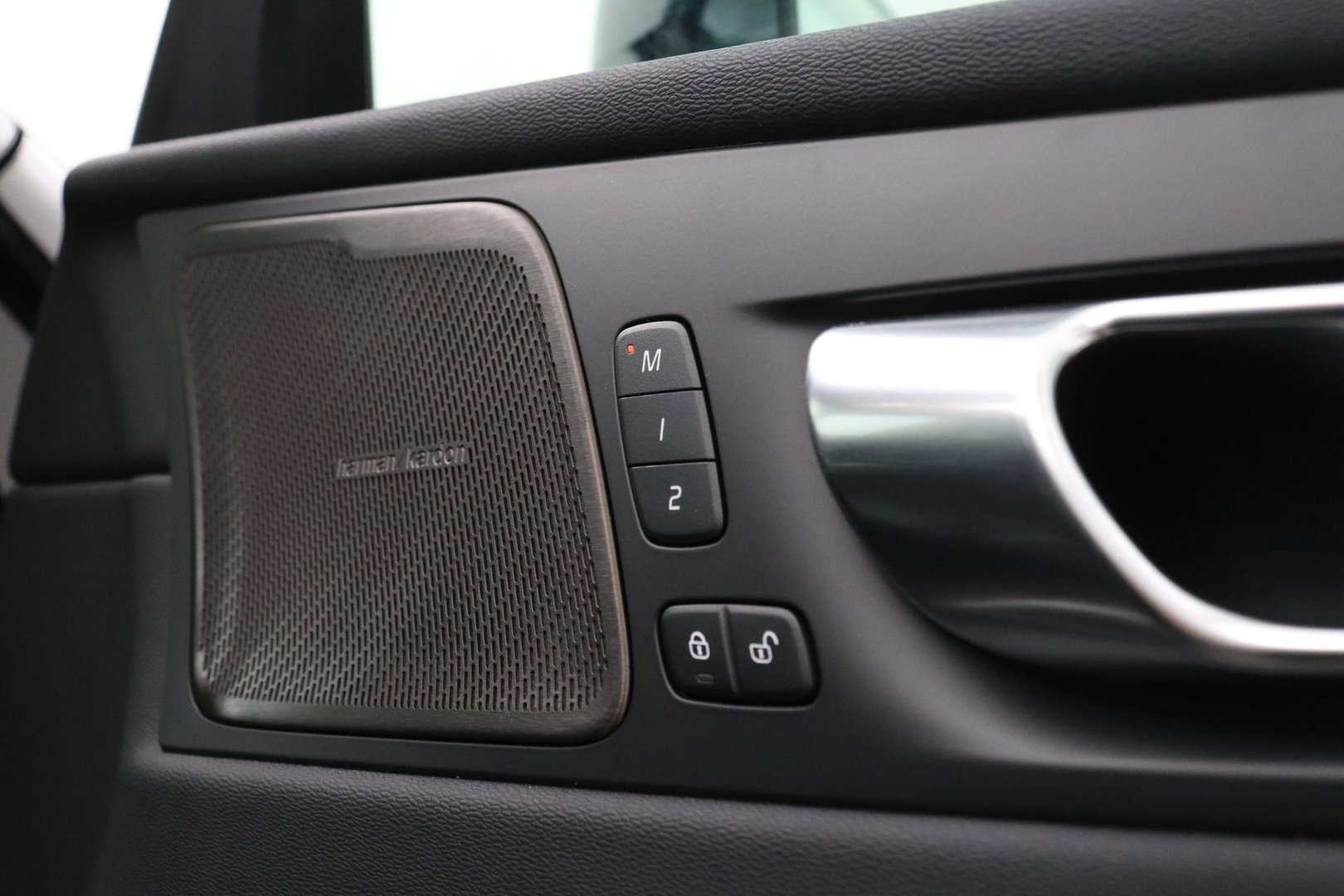 Volvo XC60 T8 Plug-in hybrid Plus Dark | ACC | Harman/Kardon | Panoramadak | Head-Up | Memory | Stoelventilatie