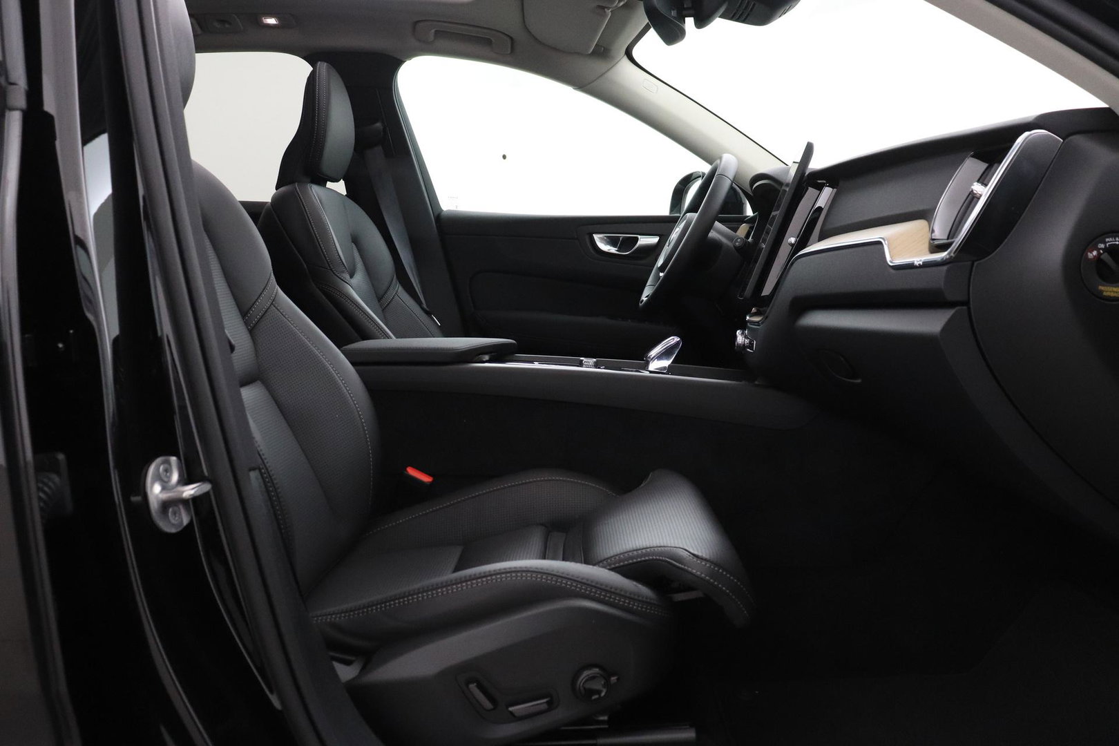 Volvo XC60 T8 Plug-in hybrid Plus Dark | ACC | Harman/Kardon | Panoramadak | Head-Up | Memory | Stoelventilatie