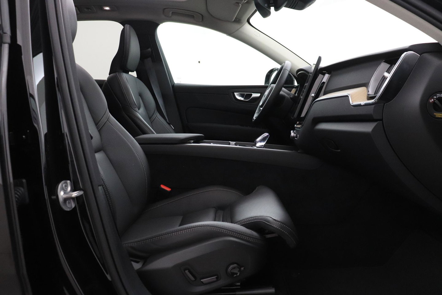 Volvo XC60 T8 Plug-in hybrid Plus Dark | ACC | Harman/Kardon | Panoramadak | Head-Up | Memory | Stoelventilatie
