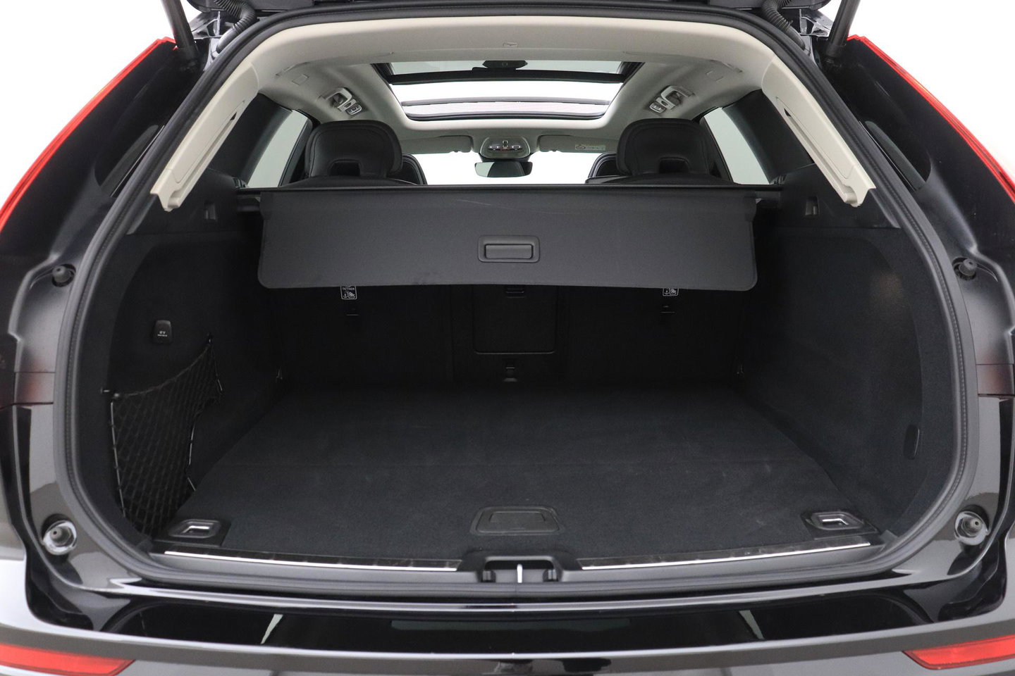 Volvo XC60 T8 Plug-in hybrid Plus Dark | ACC | Harman/Kardon | Panoramadak | Head-Up | Memory | Stoelventilatie