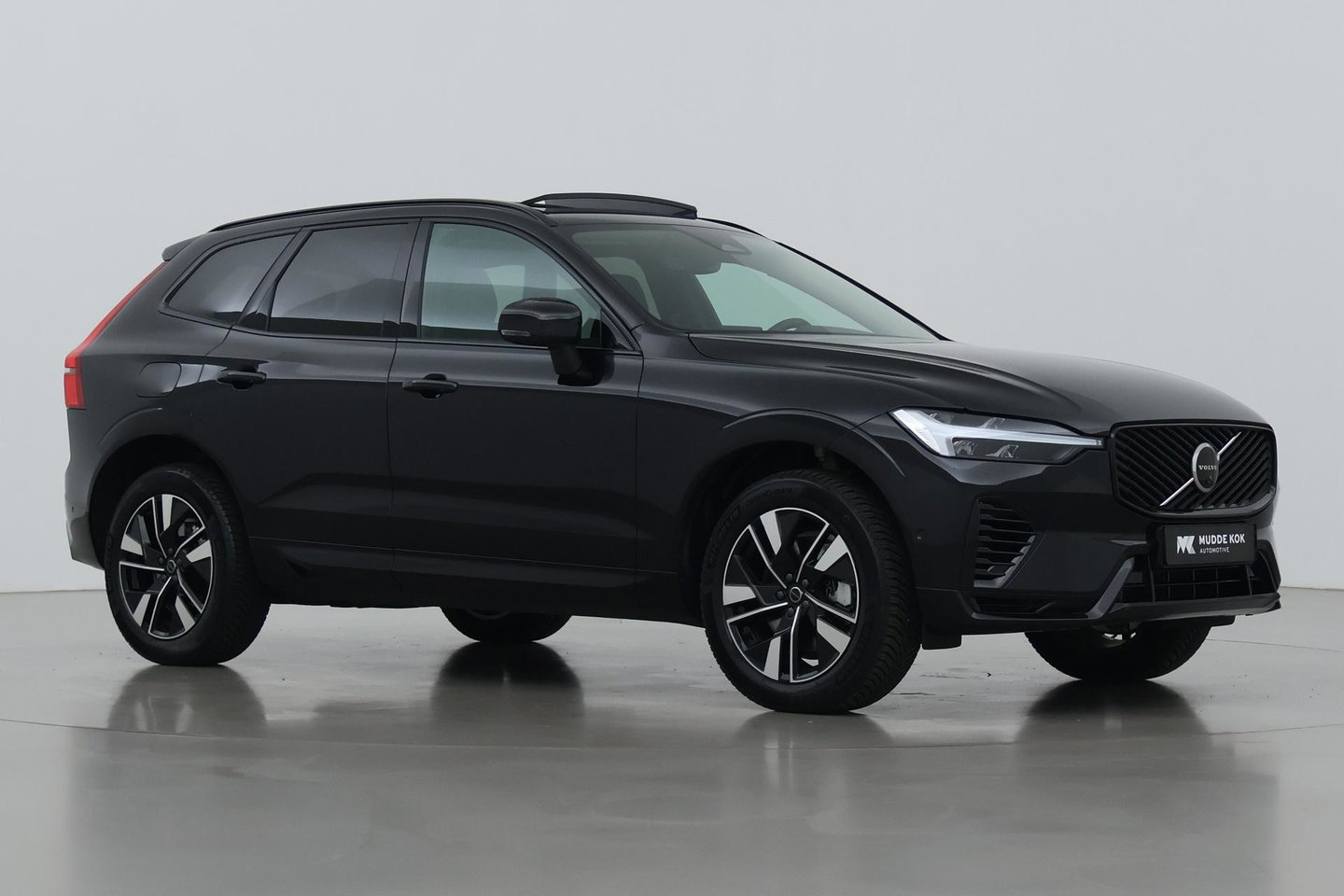 Volvo XC60 T8 Plug-in hybrid Plus Dark | ACC | Harman/Kardon | Panoramadak | Head-Up | Memory | Stoelventilatie