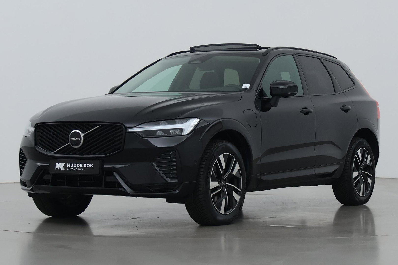 Volvo XC60 T8 Plug-in hybrid Plus Dark | ACC | Harman/Kardon | Panoramadak | Head-Up | Memory | Stoelventilatie
