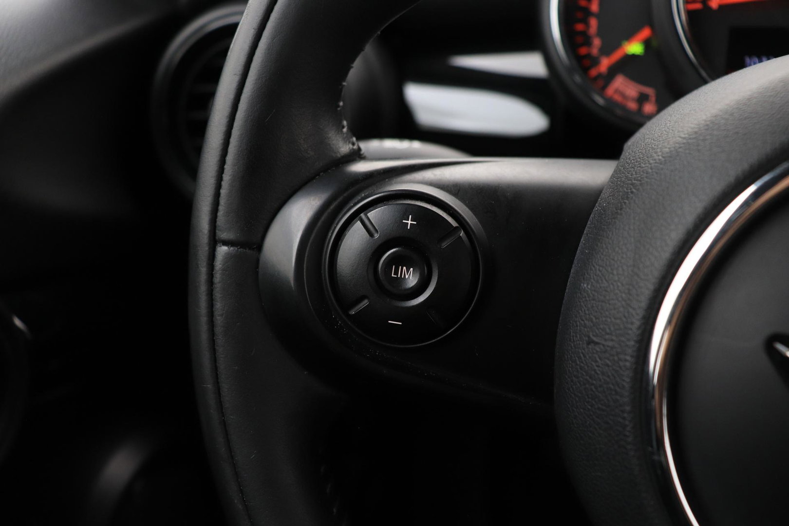 MINI 5-Deurs 1.5 One Salt | Apple Carplay | Airconditioning | PDC Achter | 15 Inch