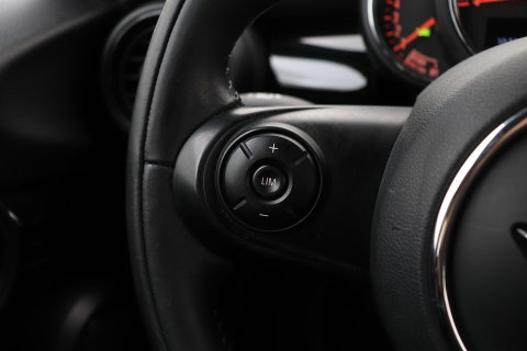 MINI 5-Deurs 1.5 One Salt | Apple Carplay | Airconditioning | PDC Achter | 15 Inch