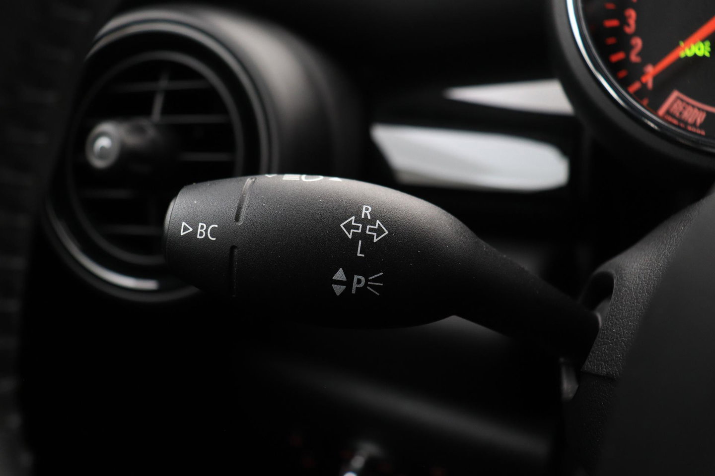 MINI 5-Deurs 1.5 One Salt | Apple Carplay | Airconditioning | PDC Achter | 15 Inch