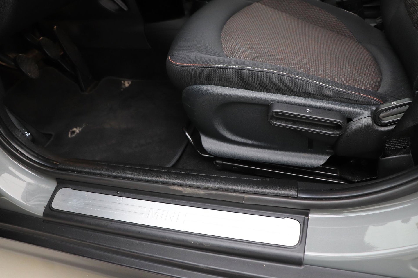 MINI 5-Deurs 1.5 One Salt | Apple Carplay | Airconditioning | PDC Achter | 15 Inch