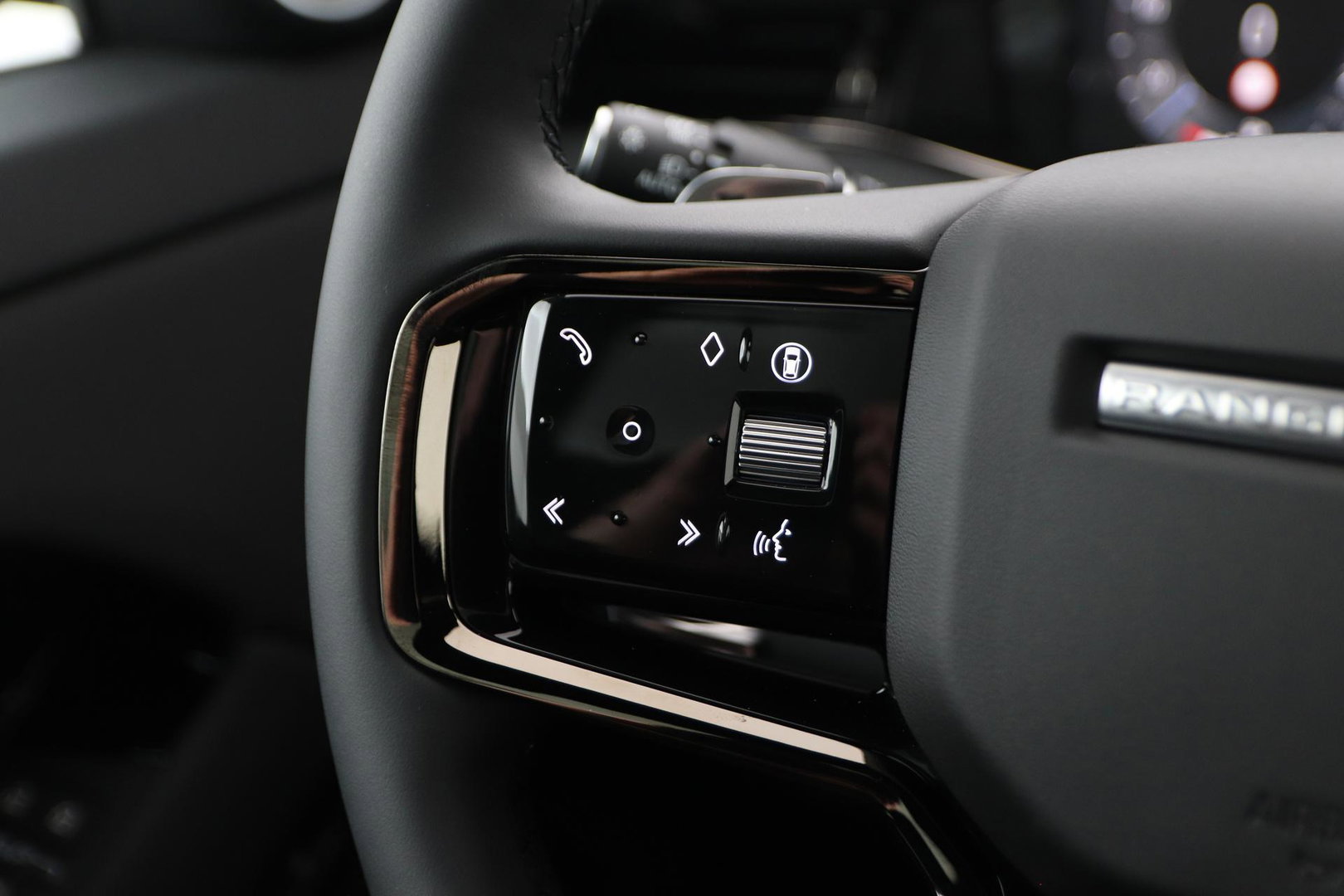 Land Rover Range Rover Evoque P270e PHEV Dynamic SE | Black Pack | Schuif/kanteldak | Trekhaak | ACC | 360° Camera