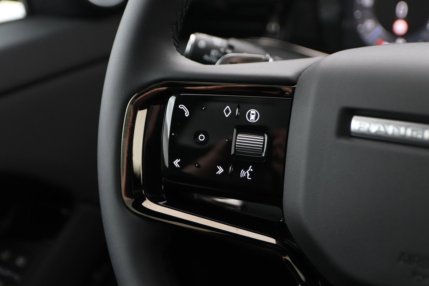 Land Rover Range Rover Evoque P270e PHEV Dynamic SE | Black Pack | Schuif/kanteldak | Trekhaak | ACC | 360° Camera