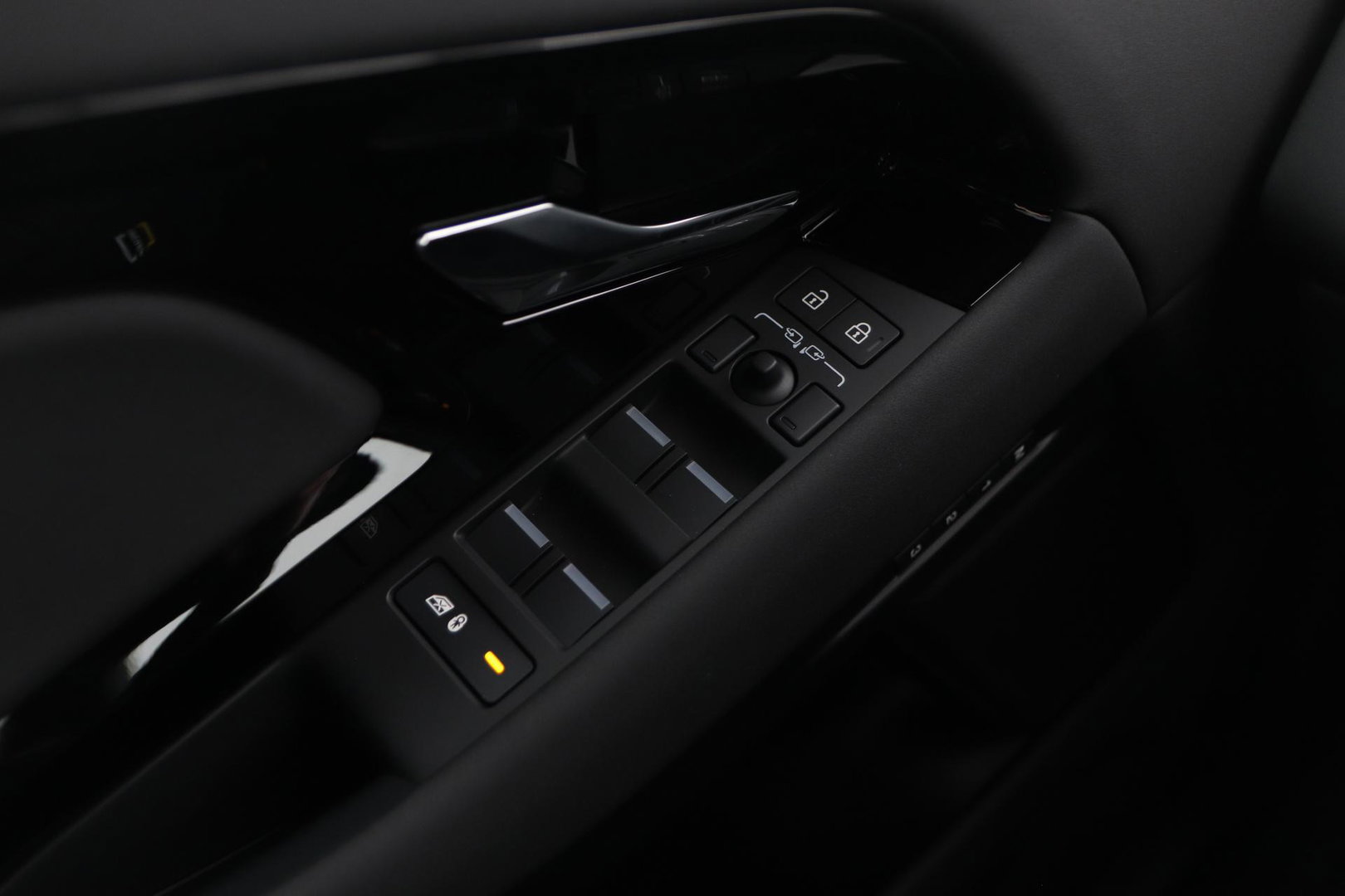 Land Rover Range Rover Evoque P270e PHEV Dynamic SE | Black Pack | Schuif/kanteldak | Trekhaak | ACC | 360° Camera