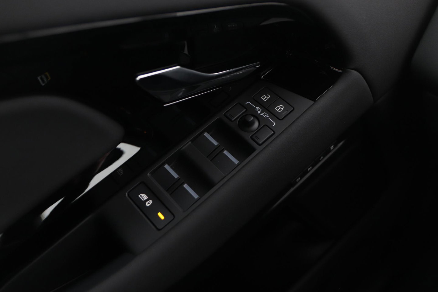 Land Rover Range Rover Evoque P270e PHEV Dynamic SE | Black Pack | Schuif/kanteldak | Trekhaak | ACC | 360° Camera