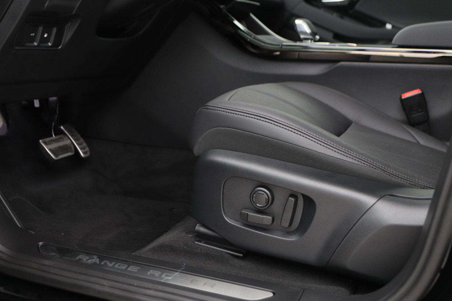 Land Rover Range Rover Evoque P270e PHEV Dynamic SE | Black Pack | Schuif/kanteldak | Trekhaak | ACC | 360° Camera