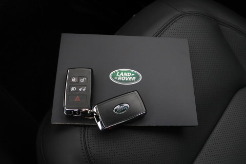 Land Rover Defender 2.0 P300e 110 X | FACELIFT | ClearSight | Meridian Surround | Trekhaak | Luchtvering | Koelbox | Panoramadak | 22 Inch