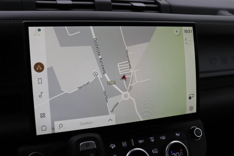 Land Rover Defender 2.0 P300e 110 X | FACELIFT | ClearSight | Meridian Surround | Trekhaak | Luchtvering | Koelbox | Panoramadak | 22 Inch