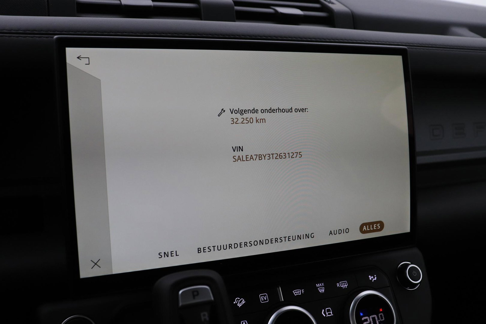 Land Rover Defender 2.0 P300e 110 X | FACELIFT | ClearSight | Meridian Surround | Trekhaak | Luchtvering | Koelbox | Panoramadak | 22 Inch