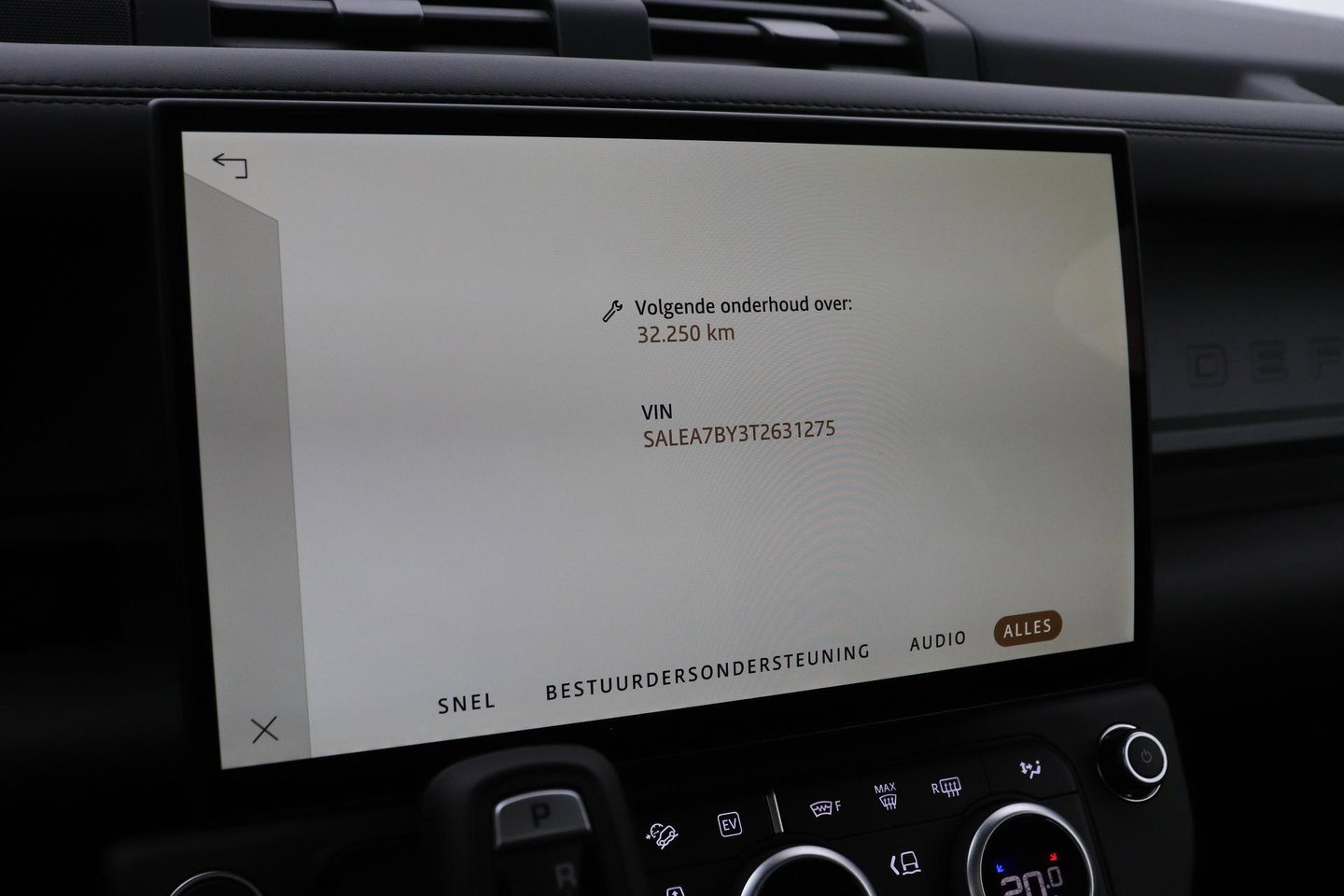 Land Rover Defender 2.0 P300e 110 X | FACELIFT | ClearSight | Meridian Surround | Trekhaak | Luchtvering | Koelbox | Panoramadak | 22 Inch