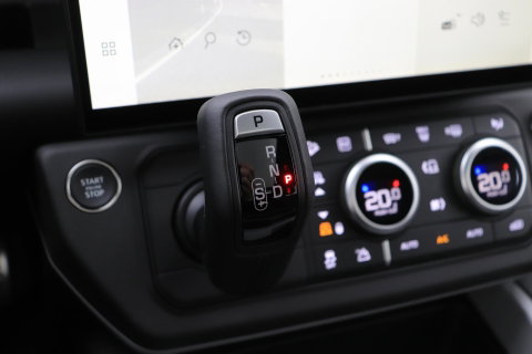 Land Rover Defender 2.0 P300e 110 X | FACELIFT | ClearSight | Meridian Surround | Trekhaak | Luchtvering | Koelbox | Panoramadak | 22 Inch