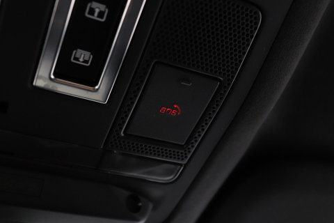 Land Rover Defender 2.0 P300e 110 X | FACELIFT | ClearSight | Meridian Surround | Trekhaak | Luchtvering | Koelbox | Panoramadak | 22 Inch