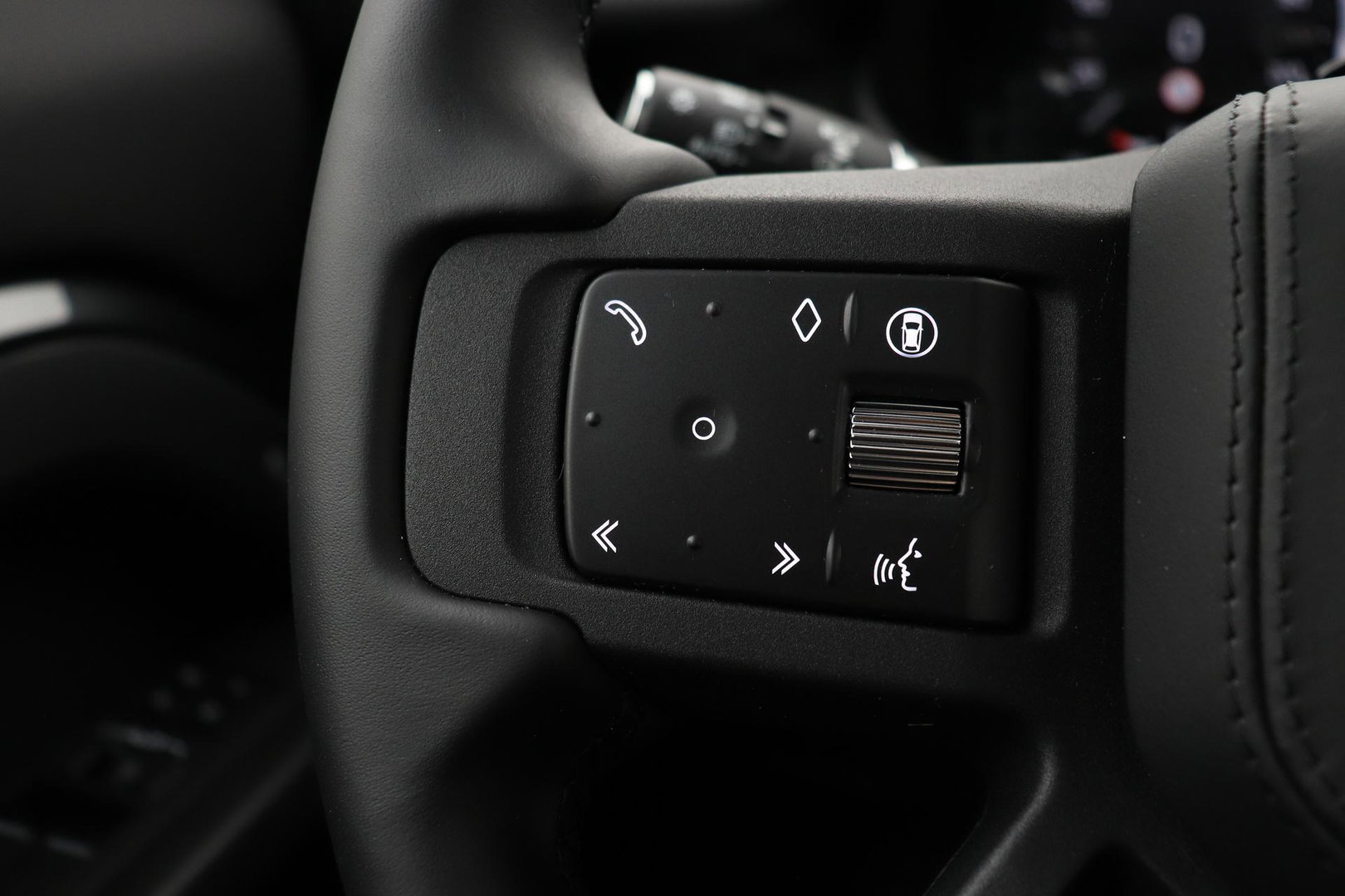 Land Rover Defender 2.0 P300e 110 X | FACELIFT | ClearSight | Meridian Surround | Trekhaak | Luchtvering | Koelbox | Panoramadak | 22 Inch