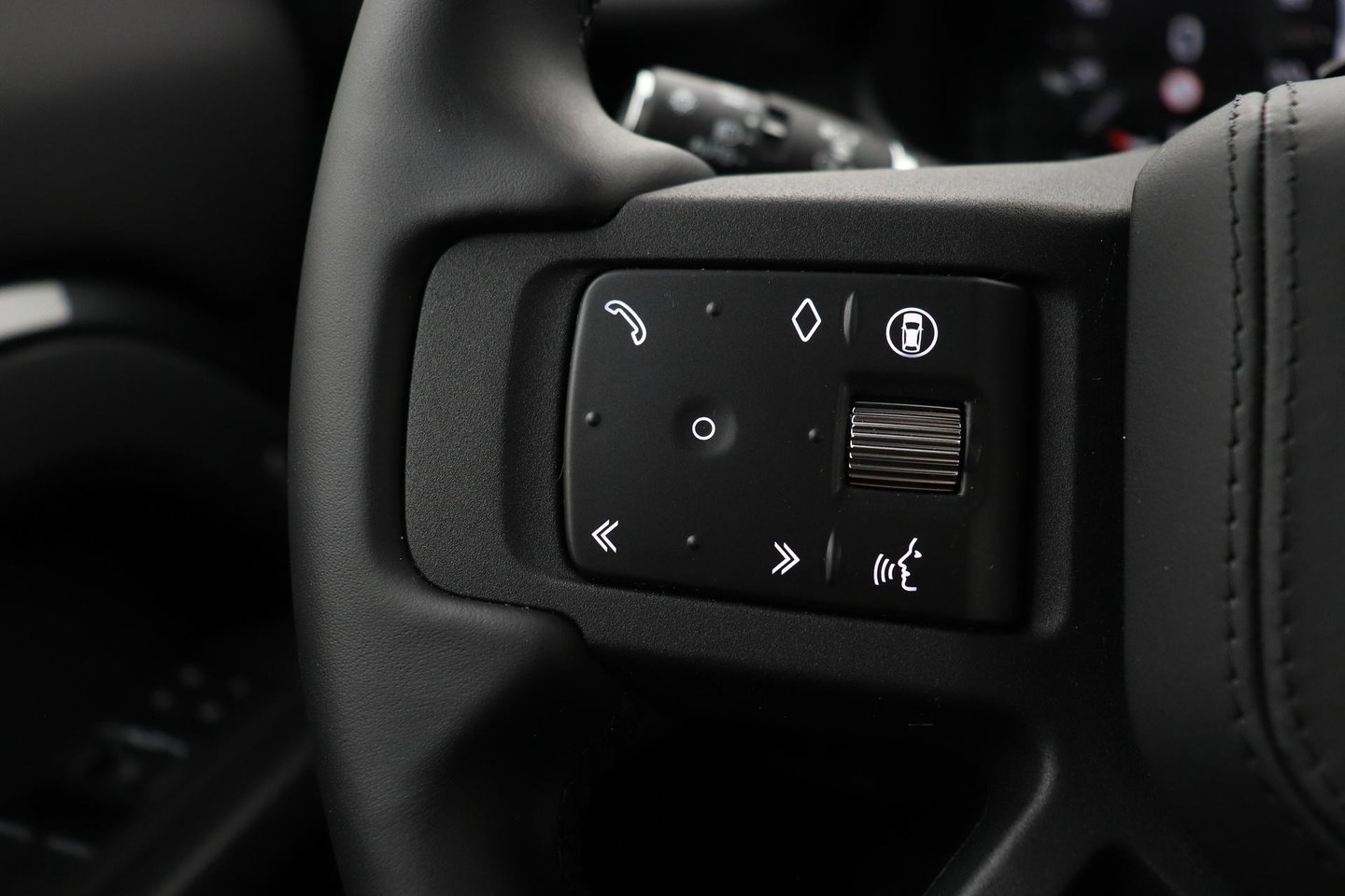 Land Rover Defender 2.0 P300e 110 X | FACELIFT | ClearSight | Meridian Surround | Trekhaak | Luchtvering | Koelbox | Panoramadak | 22 Inch