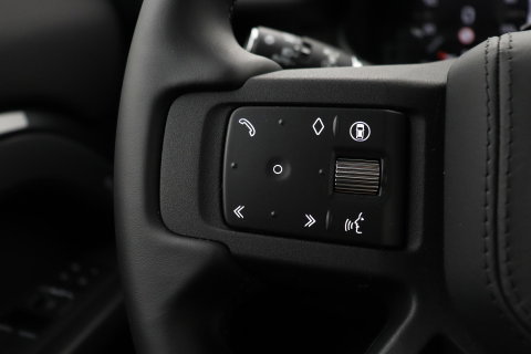 Land Rover Defender 2.0 P300e 110 X | FACELIFT | ClearSight | Meridian Surround | Trekhaak | Luchtvering | Koelbox | Panoramadak | 22 Inch