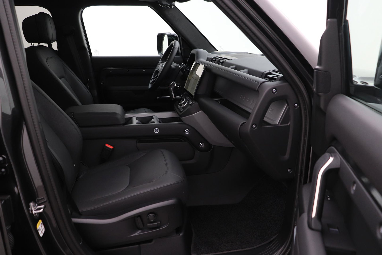 Land Rover Defender 2.0 P300e 110 X | FACELIFT | ClearSight | Meridian Surround | Trekhaak | Luchtvering | Koelbox | Panoramadak | 22 Inch