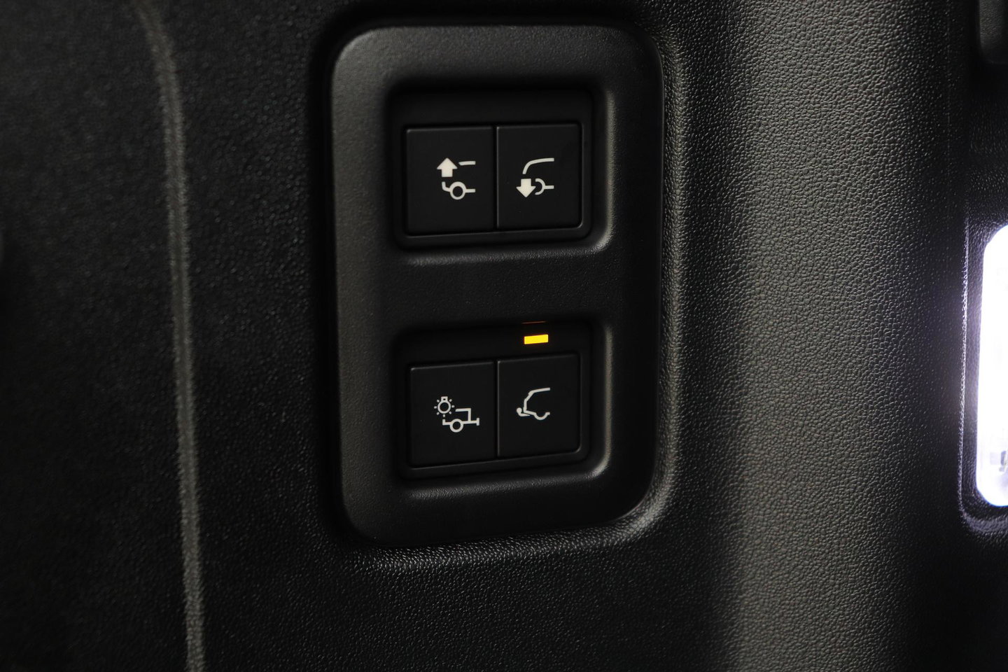 Land Rover Defender 2.0 P300e 110 X | FACELIFT | ClearSight | Meridian Surround | Trekhaak | Luchtvering | Koelbox | Panoramadak | 22 Inch