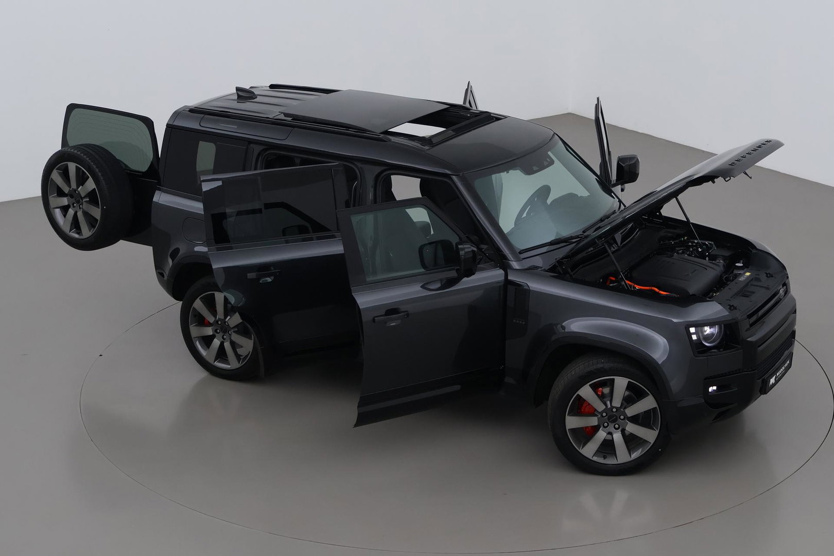 Land Rover Defender 2.0 P300e 110 X | FACELIFT | ClearSight | Meridian Surround | Trekhaak | Luchtvering | Koelbox | Panoramadak | 22 Inch