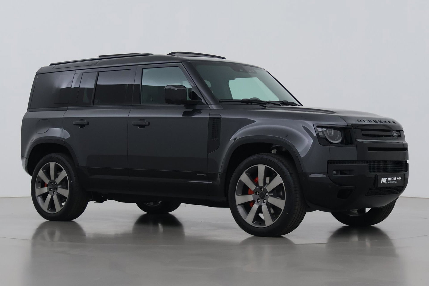 Land Rover Defender 2.0 P300e 110 X | FACELIFT | ClearSight | Meridian Surround | Trekhaak | Luchtvering | Koelbox | Panoramadak | 22 Inch